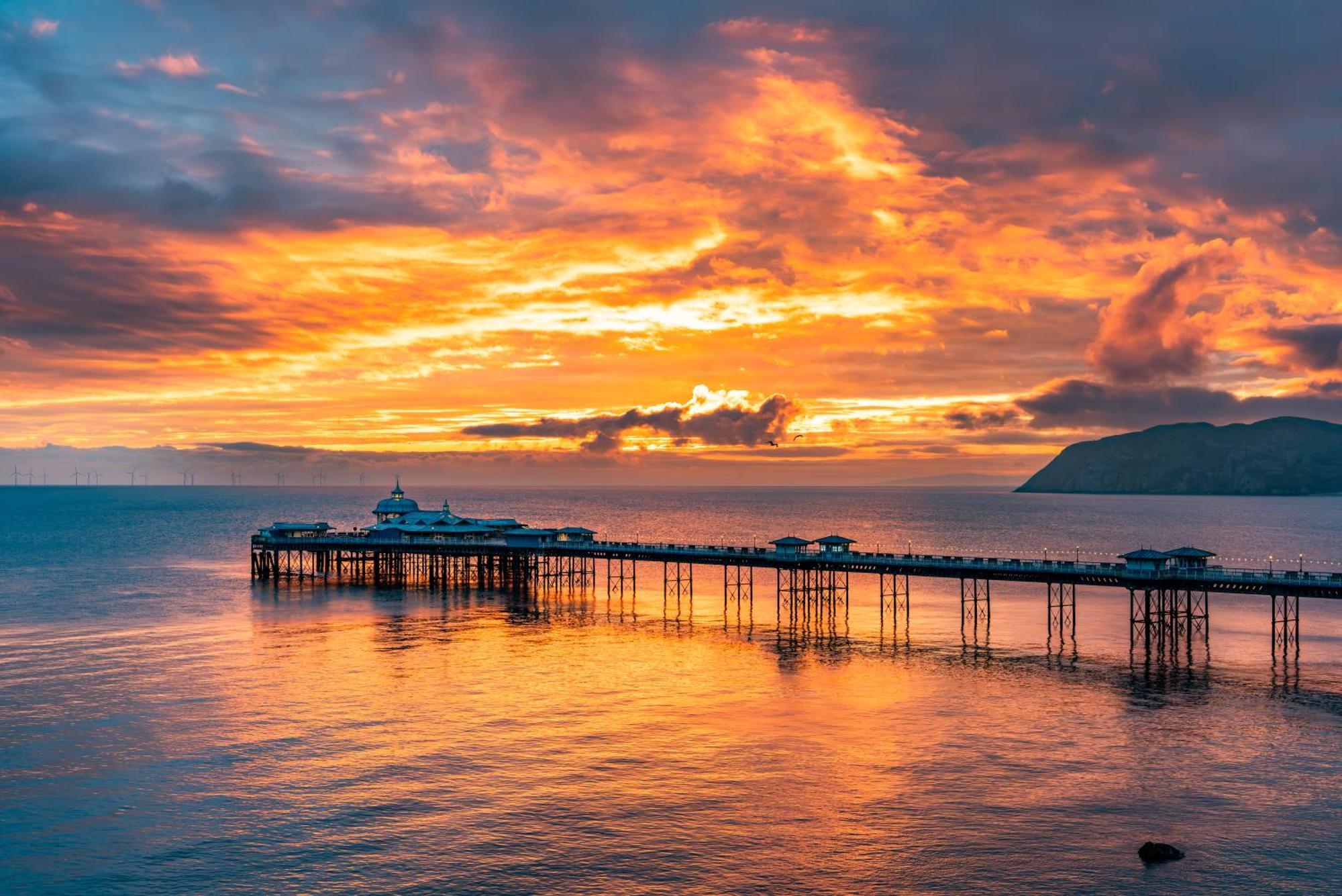 The Cae Mor Hotel Llandudno Bagian luar foto